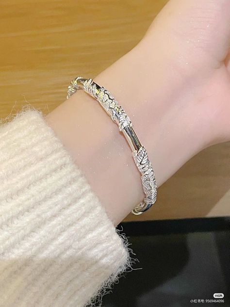 Silver Anklets Designs, Silver Bracelet Designs, Gold Earrings Models, Fancy Jewelry Necklace, Pretty Jewelry Necklaces, Gold Bridal Jewellery Sets, Silver Bracelets For Women, Gold Jewelry Stores, Wrist Jewelry