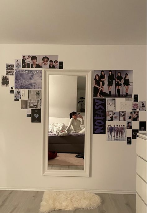 Room Ideas Bedroom Kpop, Minimalistic K Pop Room Ideas, Subtle Kpop Room Decor, Vision Board Bedroom Wall, Kpop Room Inspo Skz, Kpop Cd Display, Jungkook Room Decor, Poster Wall Kpop, K Pop Bedroom Ideas