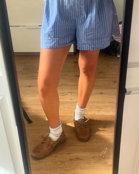 Say HELLO to my newest Vinted purchase and obsession 🙂‍↔️🙂‍↔️ Chatham boat shoe loafers introduce urselves 👋⛵️ #boatshoes #stylingboatshoes #loafers #pennyloafer #pinterestaesthetic #vintage #secondhandfashion Boat Shoes Aesthetic, Boat Shoes Outfit Women's, Boat Shoes Outfit, Loafers Outfit Women, Loafers Outfit, Boat Shoe, Penny Loafers, Loafer Shoes, Say Hello