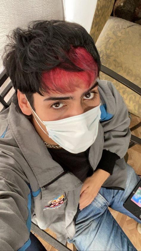 Half Dyed Hair Men, Hair Color Designs Men, Purple Male Hair, Underdye Hair Men, Hair Dye Ideas For Guys, Split Dyed Hair Men, Dyed Mullet Men, Short Dyed Hair Men, Short Hair Dye Ideas Men