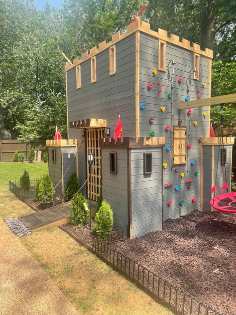 CASTLE PLAYHOUSE Plans - Etsy Castle Playhouse Plans, Playhouse Cardboard, Playhouse Build, Treehouse Plans, Wooden Outdoor Playhouse, Castle Playhouse, Castle Fortress, Play Area Backyard, Playhouse Plans