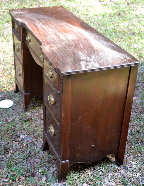 Poofy Cheeks: Two Toned Chalk Paint Vintage Desk Redo Two Tone Desk Makeover, Refurbished Vintage Desk, Chalk Paint Desk Makeover, Desk Revamp Diy, Vintage Desk Redo, Antique Desk Ideas, Painting A Desk Ideas, Two Toned Furniture Painting, Refinish Desk Ideas Diy