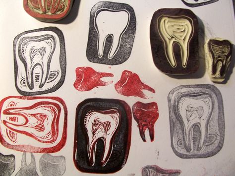 tooth rubber stamps for printing strange mail art postcards Small Printmaking Ideas, Tooth Linocut, Small Stamp Ideas, Stamp Making Ideas, Diy Stamp Ideas, Tooth Stamp, Printmaking Stamps, Linoleum Stamps, Linocut Prints Ideas