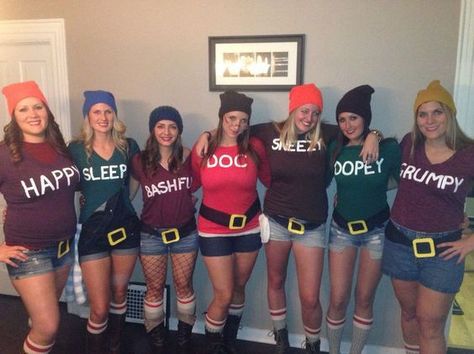 50 Bold And Cute Group Halloween Costumes For Cheerful Girls - EcstasyCoffee Work Costumes, Ideas Disfraz, Costumes For Work, Polar Plunge, Halloweenský Makeup, Halloween Costumes For Work, Halloween Group, Friend Costumes, Cute Group Halloween Costumes