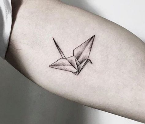 Traditional Tattoo Sleeves, Tattoo Crane, Paper Crane Tattoo, Womens Tattoos, Pattern Tattoos, Origami Tattoo, Crane Tattoo, Symbolic Meanings, Inspirational Tattoo