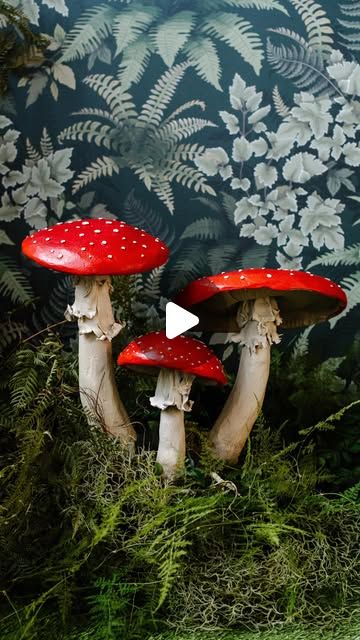 Mushroom Making Craft, Foraging Photoshoot, Diy Glass Mushrooms, Paper Mache Mushroom Diy, Diy Giant Mushroom, Giant Mushrooms Diy, How To Make Mushrooms Decorations, Diy Mushroom Ornaments, Mushroom Photoshoot