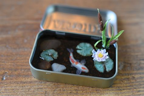 Koi fish pond in altoids tin Miniature Koi Pond, Clay Fish, Altoid Tin, Altoids Tins, Altered Tins, Mint Tins, Tin Art, Cute Polymer Clay, Diy Resin Crafts