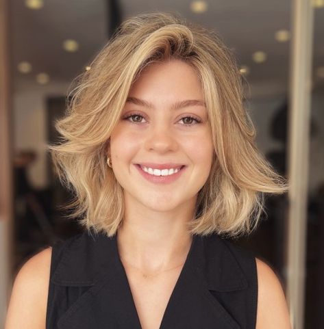 Long Layered Bob, Blonde Bob Wig, Bob Hairstyles With Bangs, Blonde Haircuts, Layered Bob Hairstyles, Haircut Inspiration, Blonde Bobs, Side Part, Volume Hair