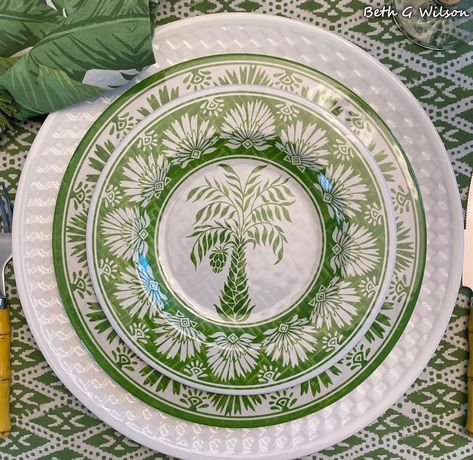 Beach Tablescape, Tropical Dishes, Tropical Tablescape, Ibiza Lifestyle, Tree Plates, Whispers Of The Heart, Folk Illustration, White Charger, Greece Beach