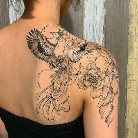 Women's Shoulder Tattoo, Phoenix Tattoo Feminine, Phoenix Bird Tattoos, Cool Shoulder Tattoos, Peony Tattoo, Phoenix Tattoo Design, Geniale Tattoos, Shoulder Tattoos For Women, Bird Tattoo