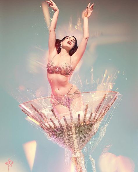 Burlesque Vintage, Dita Von Tease, The Dictator, Dita Von, Dita Von Teese, Cabaret, Looks Vintage, Martini, Labour Day