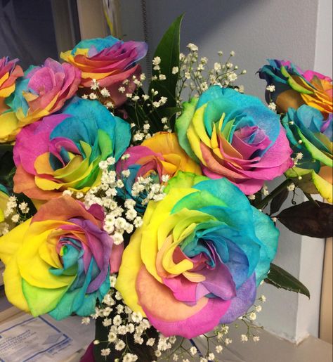 Rainbow roses Devon Wedding, Aesthetic Core, Laptop Wallpapers, Boquette Flowers, Rainbow Wedding, Glitter Roses, Rainbow Roses, Earth Art, Rainbow Glitter