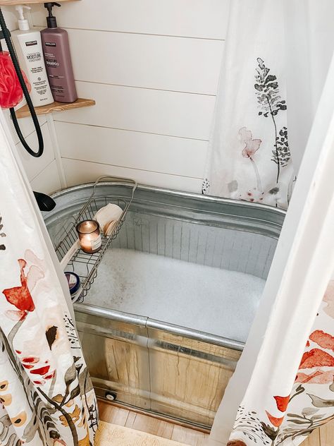 6 tiny house bathroom ideas that are affordable but luxurious - Trailhead Tiny Farmhouse Tiny Home Showers Bathroom Ideas, Tiny Rustic Bathroom, Tiny Bath Ideas, Cabin Shower Ideas Rustic, Tiny Home Shower Ideas, Tiny Home Bathroom Layout, Tiny Camper Bathroom Ideas, Tiny House Bathroom Ideas Layout, Tiny Home Bathtub