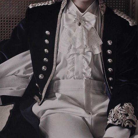 Victorian Outfit Men, Medieval Clothing Men, Dark Rise, Royal Au, Ouji Fashion, Princess Life, Prince Clothes, Royal Core, Aesthetic Outfits Men