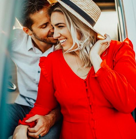 Instagrammer Responds To Trolls Who Say She's Too Curvy - InspireMore Business Shoot, Heroic Women, Wellness Instagram, Styled Engagement Shoot, Insecure People, Jenna Kutcher, Plus Size Inspiration, Successful Woman, Loving Husband