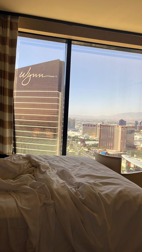 Travel Aesthetic Las Vegas, Las Vegas Stories Instagram, Las Vegas Hotel Rooms Luxury, Vegas Instagram Story, Wynn Las Vegas Rooms, F1 Vegas, Vegas Pics, Las Vegas Aesthetic, Vegas Hotel Rooms