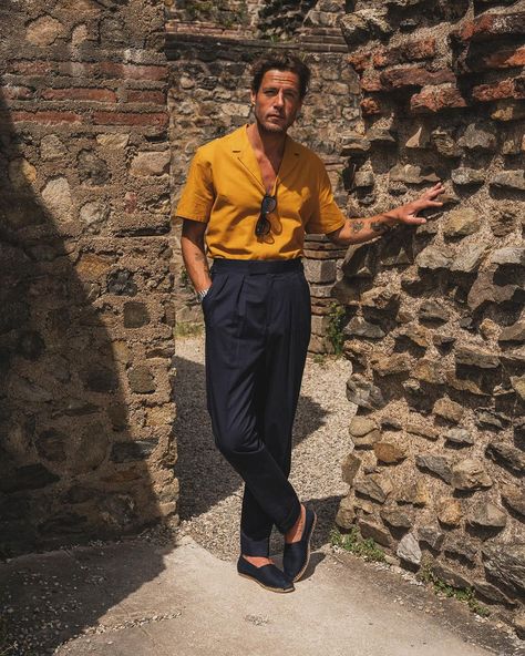 Kit Blake | Summer holiday inspiration. | Instagram Men’s Summer Outfit, Mens Christmas Party Outfit, Masc Style, Summer Party Outfit, Classy Outfits Men, Mens Summer Outfits, Seaside Style, Yellow Fits, Smart Casual Style