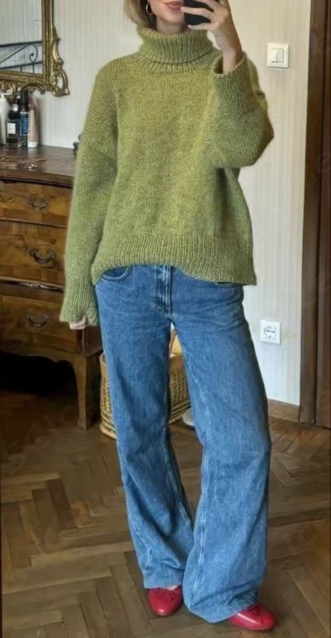 Scandinavian Fashion Colorful, Cold Spring Outfit Aesthetic, Clubbing Outfits Nightclub Classy, Quirky Sweaters, Ireland Outfits Summer, 90s Cardigan Outfit, Old Women Outfits, Italian Street Fashion, Australian Winter