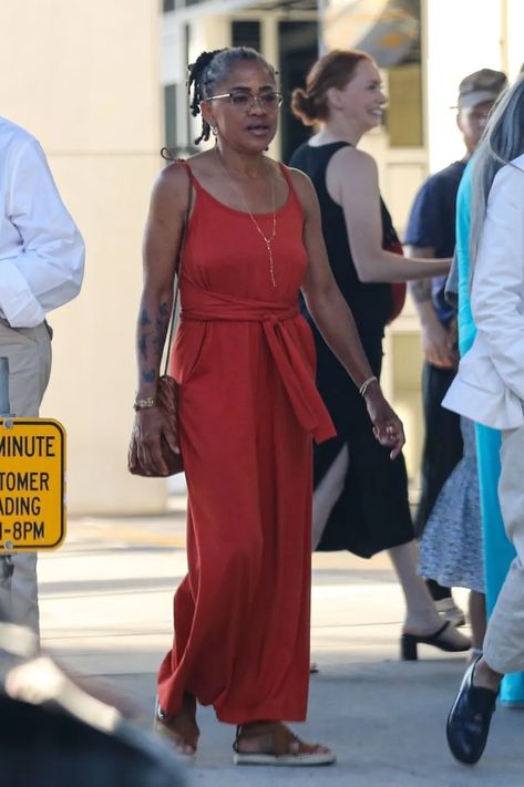 Meghan Markle Mom, Bold Tattoo, Doria Ragland, Gold Midi Dress, Markle Prince Harry, Red Jumpsuit, Princess Wedding, Prince Harry And Meghan, Mom Daughter