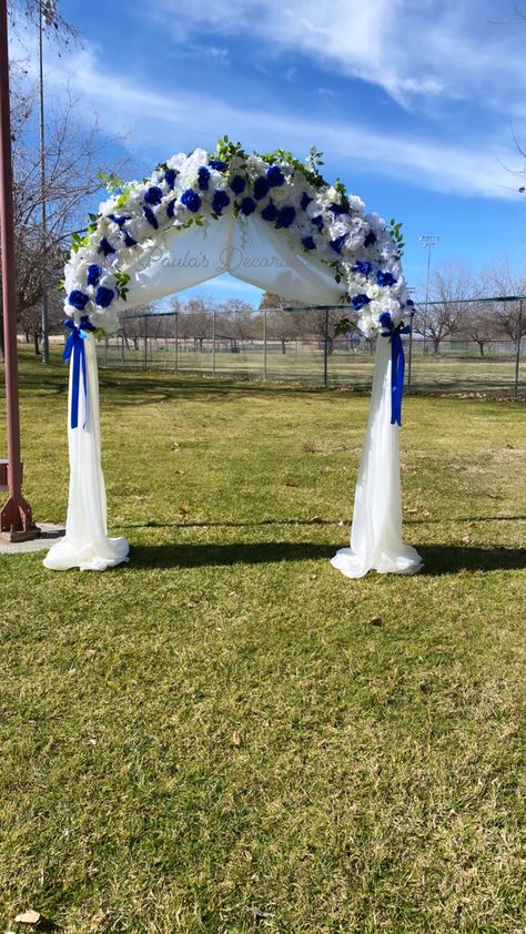 Royal Blue Wedding Backdrop Decor, Royal Blue Outside Wedding Ideas, Royal Blue Wedding Arch Ideas, Royal Blue And White Wedding Centerpieces, Royal Blue And White Wedding Flowers, Royal Blue Wedding Arch, Royal Blue And Silver Wedding Decor, Royal Blue And White Wedding Decorations, Black White And Royal Blue Wedding Decor