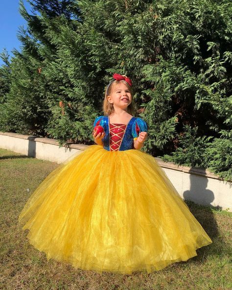 Snow White Costume Kids, White Birthday Dress, Halloween Costume Ideas For Kids, Costume Ideas For Kids, Gown Yellow, Kids White Dress, Snow White Dresses, Snow White Costume, Snow White Birthday