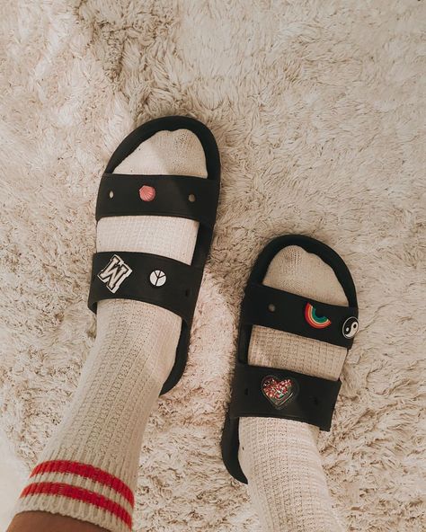 Croc Slides, Croc Ideas, Crocs Ideas, Crocs Slides, Starbucks Diy, Crocs Fashion, Me Too Shoes, Slides, Converse