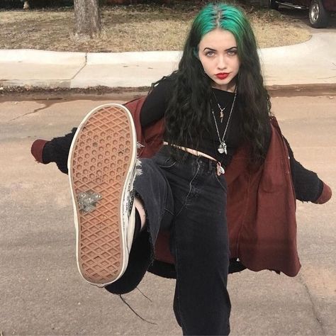 Estilo Hippy, Tokyo Street Fashion, Grunge Look, Grunge Girl, School Looks, Dye My Hair, Grunge Goth, Hair Inspo Color, Grunge Hair