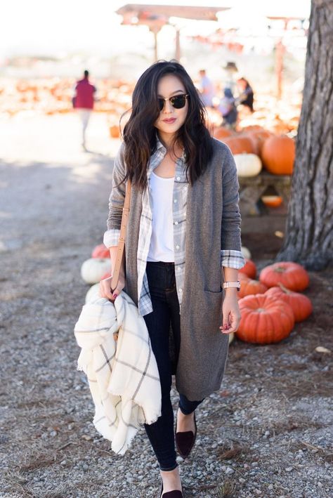 white tee, plaid shirt, gray duster cardigan, black flats, black jeans, check scarf Outfit With Long Cardigan, Fall Outfits With Hats, Perfect Winter Outfit, Women Long Cardigan, Cardigan Outfit, Fall Outfit Ideas, Gray Cardigan, Duster Cardigan, Outfit Fall