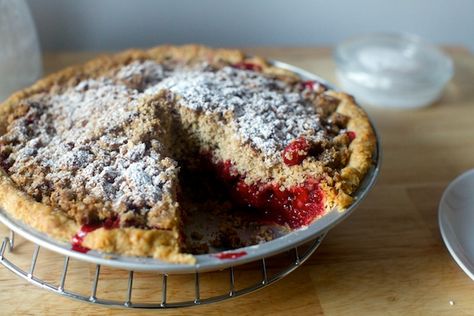 cranberry pie with thick pecan crumble Pecan Crumble, Cranberry Pie, Smitten Kitchen, Cranberry Recipes, Sweet Pie, Crumble Topping, Pumpkin Cheesecake, Pie Dessert, Eat Dessert