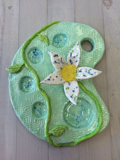 Cute Ceramic Paint Palette, Clay Art Pallet, Ceramic Pallet Ideas, Ceramic Paint Pallet Ideas, Clay Paint Palette Ideas, Clay Paint Pallet Ideas, Paint Pallet Clay, Clay Tile Ideas, Ceramic Paint Palette Ideas