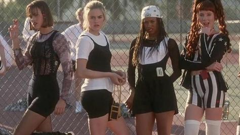 Films from the nineties Dionne Clueless, Movie Character Outfits, Cher And Dionne, Clueless Aesthetic, Clueless Movie, Clueless Cher, Fashion Guys, Stacey Dash, Cher Clueless