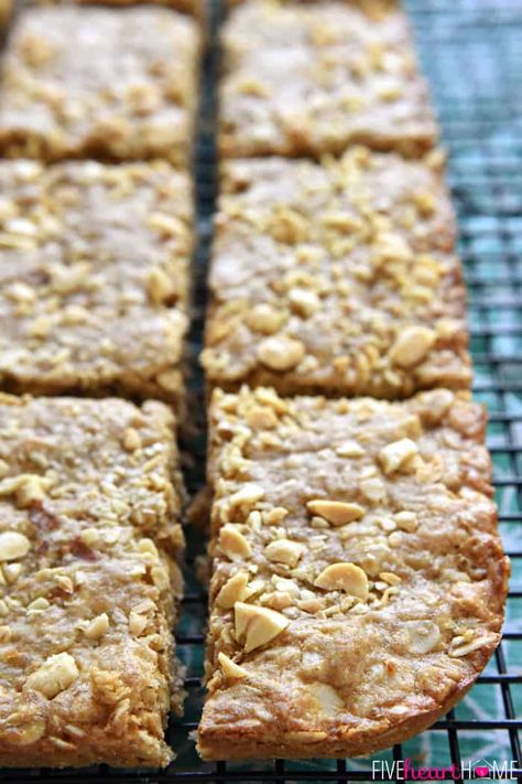 Peanut Butter Oatmeal Bars - FIVEheartHOME Peanut Butter Breakfast Bar, Oat Flour Recipes, No Bake Oatmeal Bars, Butter Oatmeal Cookies, Peanut Butter Oatmeal Bars, Oatmeal Breakfast Bars, Honey Granola, Healthy Afternoon Snacks, Baked Granola