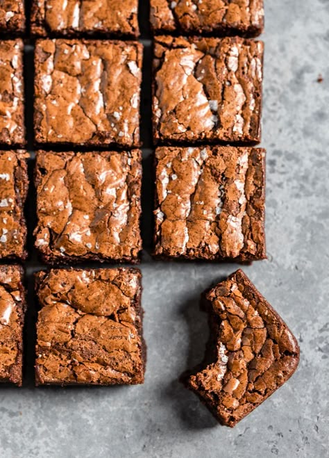 Brownie Photography, Fudge Brownie Recipe, Food Photography Dessert, Delicious Sweets, Blondie Brownies, Brownies Cookies, Brownie Recipe, Fudge Brownies, Brownie Mix