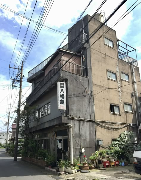 Japanese City Buildings, Poor Japanese Apartment, Perspective Reference Building, Japan House Aesthetic, Japanese Apartment Building, Cozy Artwork, Three Story Building, Hong Kong Architecture, Japan Apartment