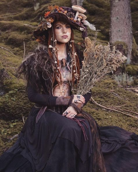 Plus Size Forest Witch, Harvest Witch Costumes, Forrest Witch Costume, Woodsy Witch Costume, Forest Witch Cosplay, Nature Witch Costume, Forest Witch Aesthetic Fashion, Woodland Witch Costume, Forest Witch Outfit