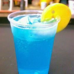 Electric Lemonade Electric Lemonade Recipe, Blue Beverages, Chocolate Cake Shot, Vacation Drinks, Electric Lemonade, Bar Tender, Mommy Juice, Jell O Shots, Alcohol Beverages