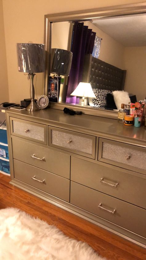 Dresser And Mirror Ideas Bedroom, Dresser With A Mirror, Dresser Decor Mirror, Dresser Mirror Decor, Room Dresser Decor Ideas, Tv On Dresser In Bedroom, Dresser Mirror Ideas, Cute Dresser Decor, Pretty Mirrors