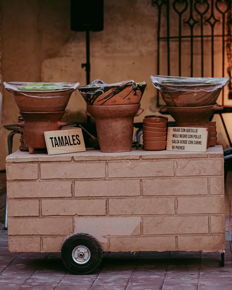 𝑭𝒓𝒂𝒏𝒏𝒚 𝒂𝒏𝒅 𝑲𝒖𝒓𝒕🍲🌮 At Oaxaca Destination Weddings we are passionate about challenging convention and unleashing our creativity to create completely unique and personalized wedding experiences.😌🙌🏼 On this occasion, we wanted to take the culinary experience to the next level and surprise our guests with something completely innovative. Instead of the typical banquet, we decided to create a gastronomic “mercadito”, where each guest could choose from a variety of Oaxacan food options... there wa... Oaxaca Wedding Decor, Oaxaca Wedding, Personalized Wedding, Destination Wedding, Wedding Decorations