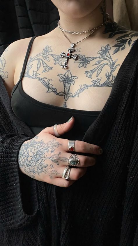 Tattoos Pale Skin, Victorian Chest Tattoo, Sternum Tattoo Plus Size Women, Floral Stomach Tattoo, Torso Tattoos For Women, Tattooed Plus Size Women, Closet Detail, 23 Tattoo, Tummy Tattoo