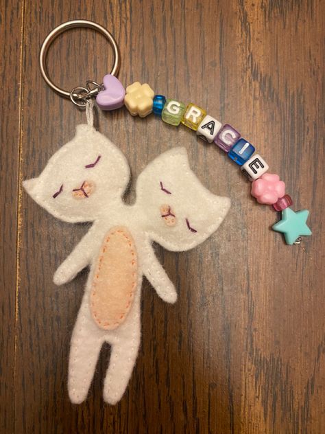 Felt Keychain, Cute Sewing Projects, Sewing Stuffed Animals, Craft Night, Take A Walk, Too Cool For School, Crafty Craft, Craft Time, Cute Crafts