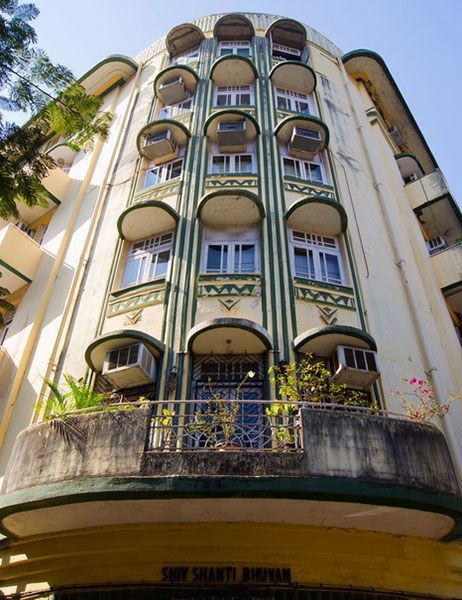 Shanghai isnt the only Asian city with a significant Art Deco presence. Estimated by some to have the worlds largest... Landmarks Around The World, Napier New Zealand, Art Deco Exterior, Art Deco City, Miami Art Deco, Tropical Art Deco, Deco House, Art Movements, Deco Architecture