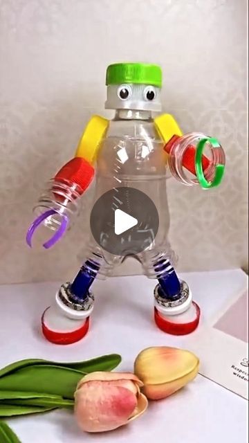 Paper Art Tutorial, Ecofriendly Crafts, Bottle Top Crafts, Robot Craft, Recycled Robot, Trash Into Treasure, Plastic Bottle Art, Fun Projects For Kids, Diy Robot