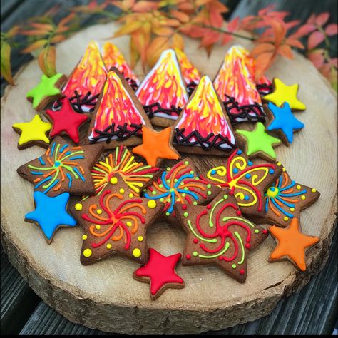 Bonfire Biscuits, Firework Biscuits, Bonfire Snacks, Bonfire Cake, Biscuit Cupcakes, Guy Fawkes Night, Sugar Biscuits, 5th November, Holi Festival Of Colours