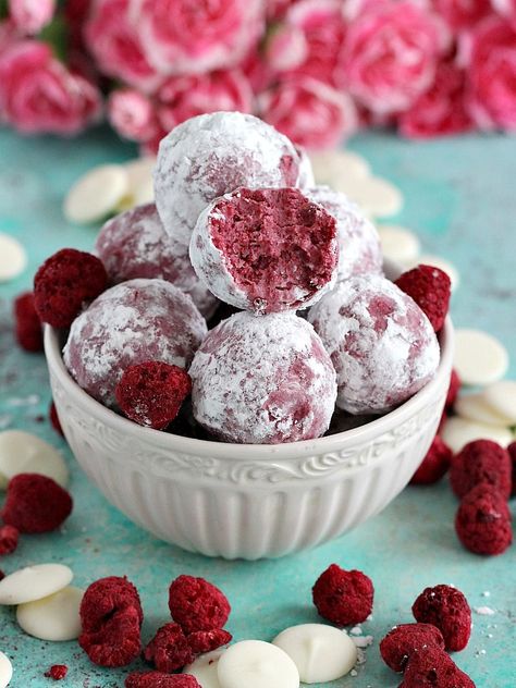 Raspberry Truffles Recipe, Chocolate Raspberry Truffles, Raspberry Truffles, Truffles Recipe, Freeze Dried Raspberries, Savory Meals, Dried Raspberries, Truffle Recipe, Chocolate Truffle