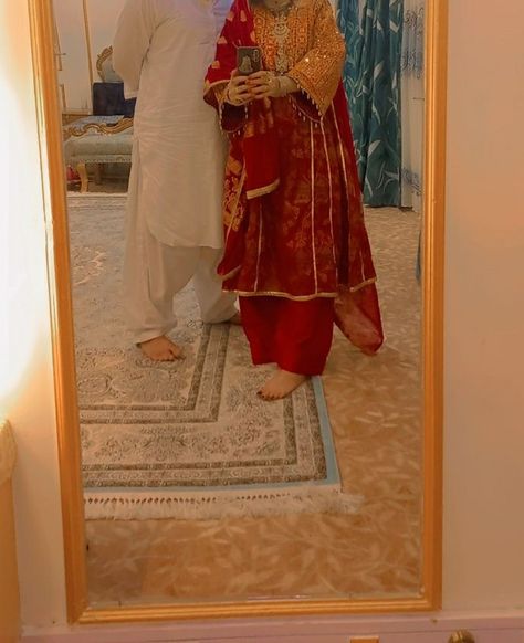 Balochi Dp, Pakistani Aesthetic Couple, Pakistan Couple Dp, Gand Afghani, Balochi Girls Dpz, Balochi Dress, Casual Indian Fashion, Cute Couples Hugging, Pakistani Fashion Casual