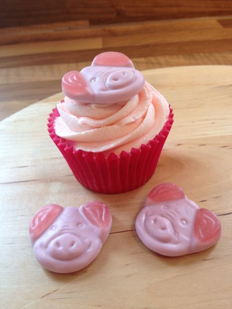 Percy pig cupcakes Pink Cupcakes Birthday, Swedish Candy, Pig Cupcakes, Percy Pig, Indulgent Food, Pig Cake, Animal Cupcakes, Pink Birthday Party, Peppa Pig Party