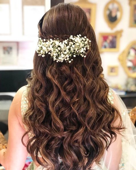 21+ Sweet & Elegant Hairstyle Ideas with Dainty Baby's Breath Flowers | ShaadiSaga Hairstyle For Brides, Messy Braided Hairstyles, Hair Aesthetics, Short Hair Updo Tutorial, Toned Hair, Fishtail Hairstyles, Pony Hairstyles, Hairstyles Design, Engagement Hairstyles