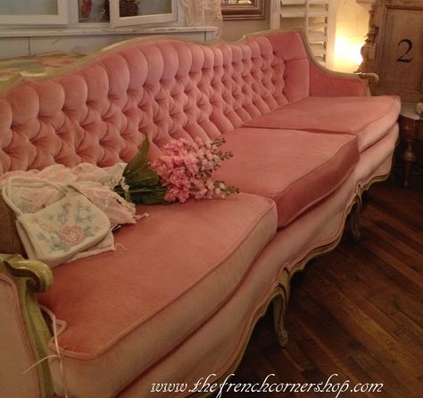 We love this pink vintage long velvet couch in our shop right now !  G O R G E O U S !! Vintage Velvet Couch, Coquette Sofa, French Provincial Couch, Living Room 90s, Mini Pink Couch, Pink Couch Living Room, Pink Kawaii Couch, Velour Sofa, Pink Victorian Couch