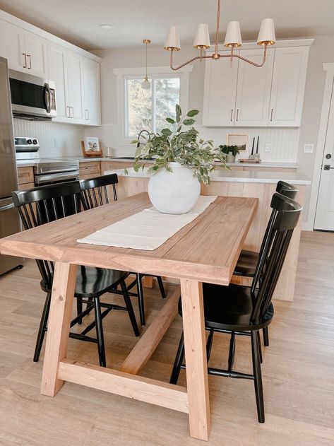 Have you been searching high and low for the perfect modern farmhouse dining table to no avail. Most farmhouse style tables can be extremely expensive not to mention finding the perfect stain color to suite your home. In todays post we will be sharing how you can make this DIY modern farmhouse dining table for UNDER $120! Lets dig in! Diy Modern Farmhouse, Modern Farmhouse Dining Table, Diy Dining Room Table, Diy Kitchen Table, Modern Farmhouse Table, Modern Farmhouse Dining, Diy Dining Room, Farmhouse Kitchen Tables, Small Kitchens