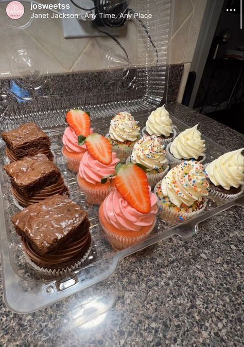 Selling Desserts From Home, Small Business Bakery Ideas, Sweets Business Ideas, Snack Business Ideas, Treat Ideas To Sell, Bake Sell Ideas, Selling Baked Goods From Home, Baking Business Ideas, Selling Desserts